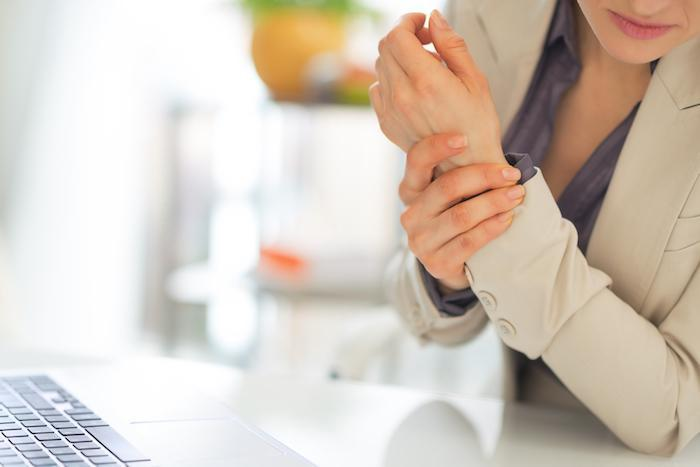 Does playing the guitar cause carpal tunnel?