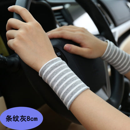 Printed wrist support sleeve with pineapple pattern