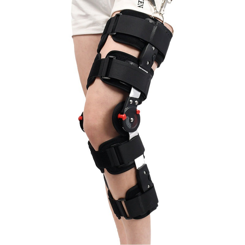 Adjustable hinged knee brace with multiple straps and shoulder suspension straps in black
